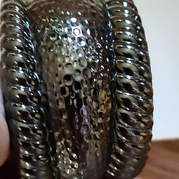 VINTAGE HAMMERED DARK GUNMETAL WIDE CUFF HINGED 7 3/4" BRACELET - Picture 5 of 9